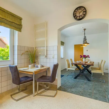 Akasha Nyaraló Dänschendorf